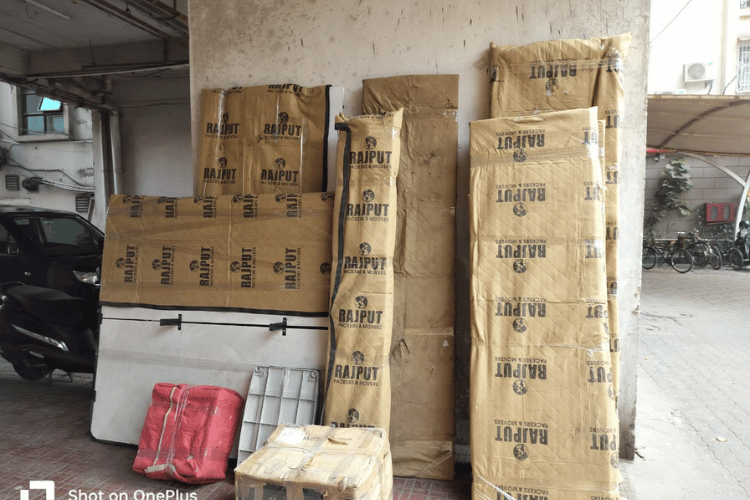 Loading and Unloading in Medininagar